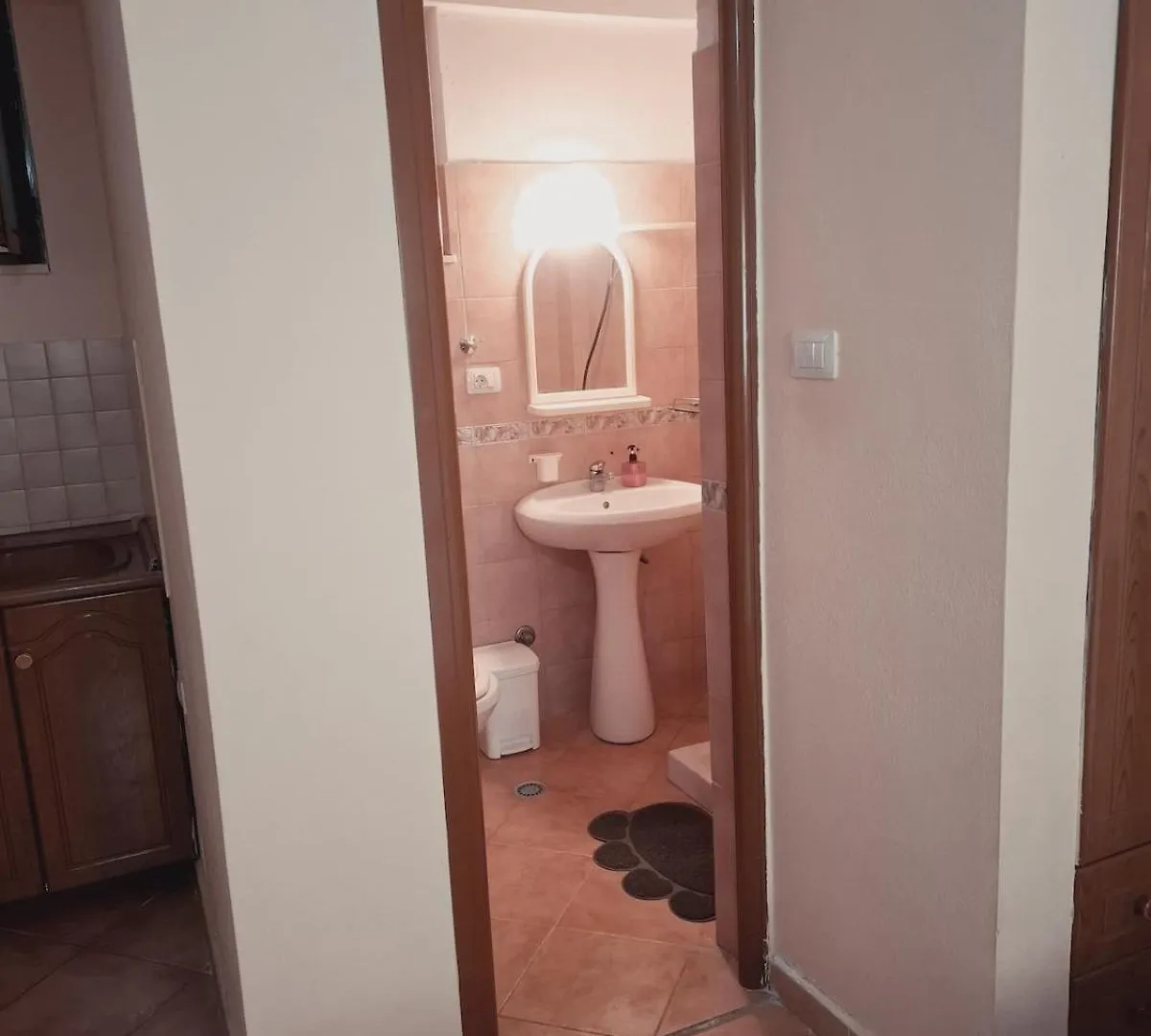 Hera Room Himare Albania