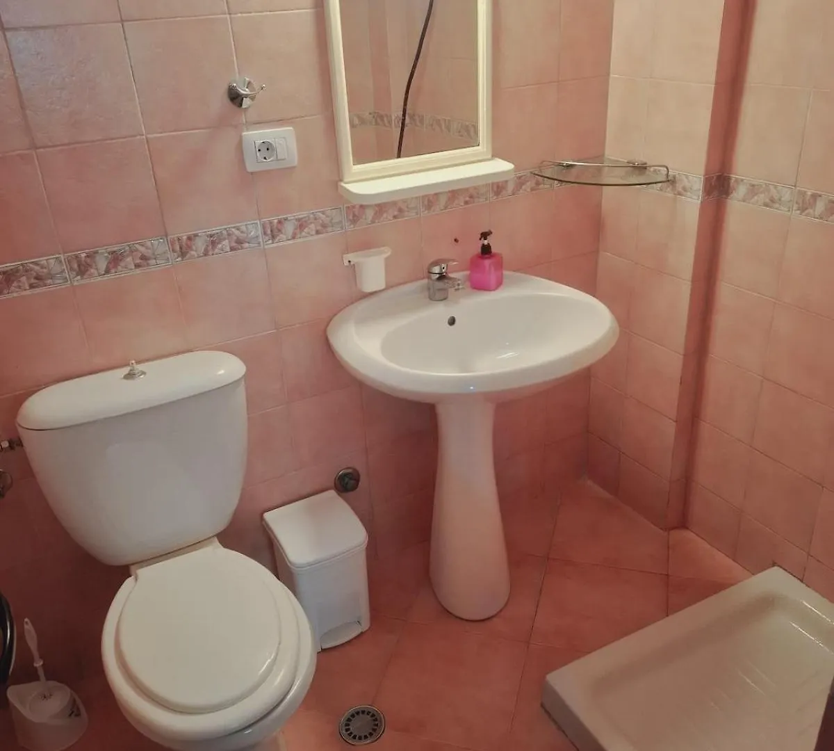Hera Room Himare 0*,  Albania